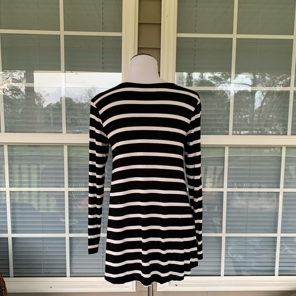 Roz & Ali V-Neck Top Size S - Picture 8 of 8